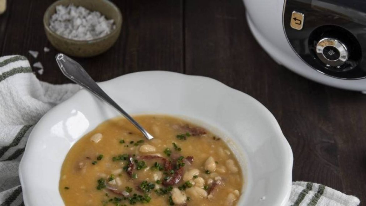 Fazuľová polievka s pikantnou klobásou - recept pre Tefal Cook4me+
